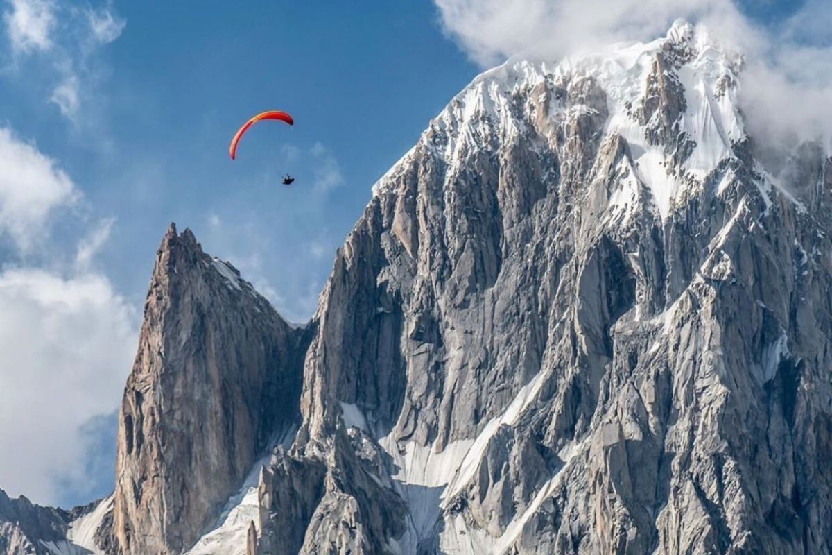 paragliding in Hunza